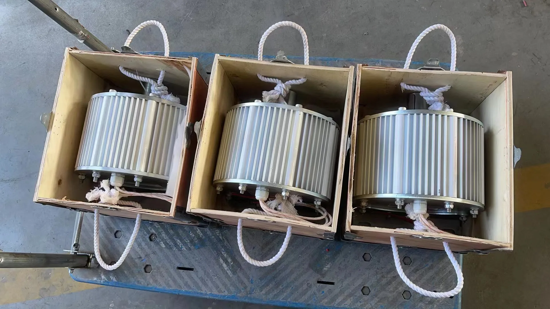 30KW 300rpm Permanent Magnet Generator 48V 96V 110V 220V 380V AC Alternators for Wind Turbine Water Turbine with Motor