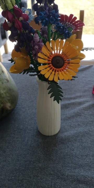 Vase en plastique semblable à une céramique rayé pour fleurs, présentoir d'arrangement floral décoratif, petit vase à fleurs créatif photo review