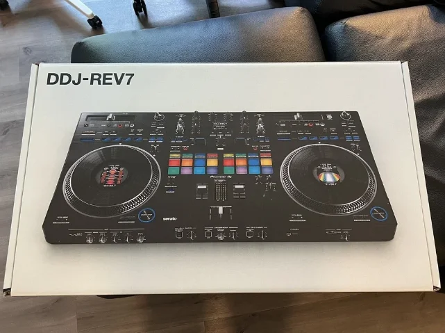Pioneer DJ DDJ-REV7 2-deck Serato DJ Controller