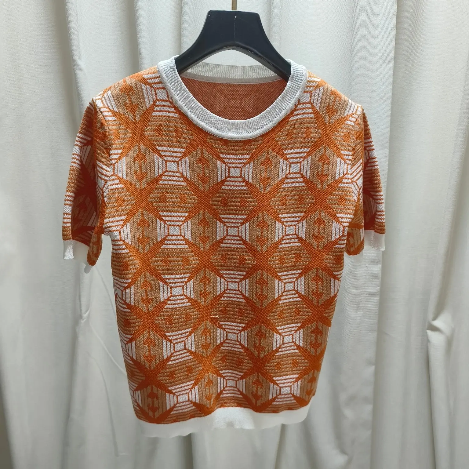

2023 summer new knitted shirt slimming right shoulder clothes niche fat mm thin short sleeve T-shirt women