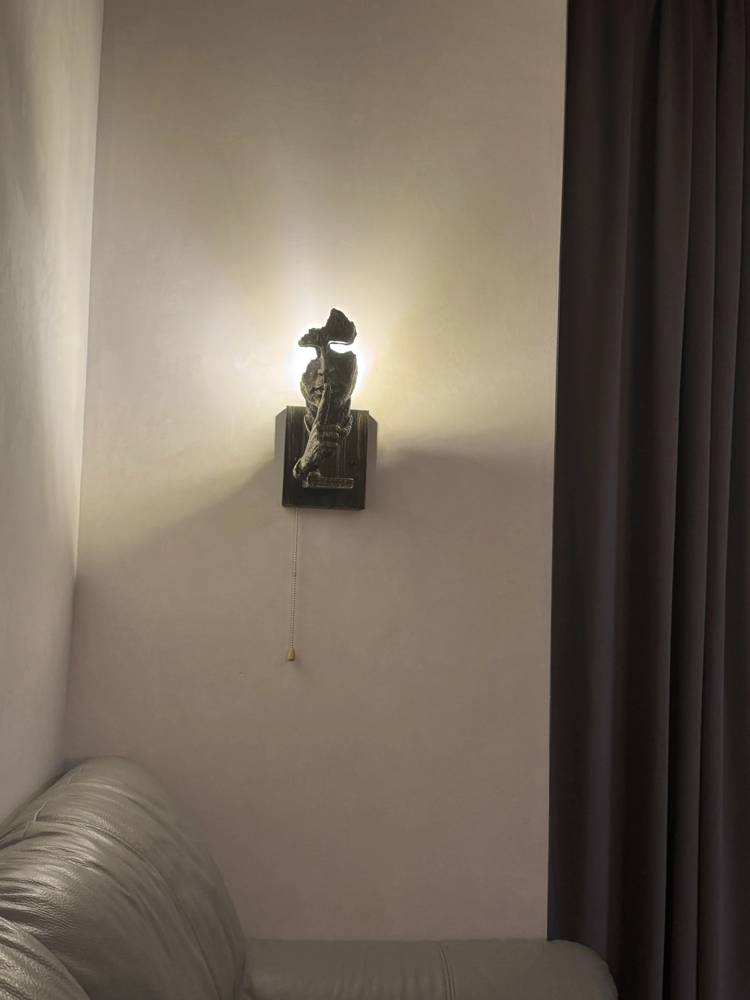 Facial Art Wall Lamp – Nordic Silence Is Golden Face Light Fixture photo review