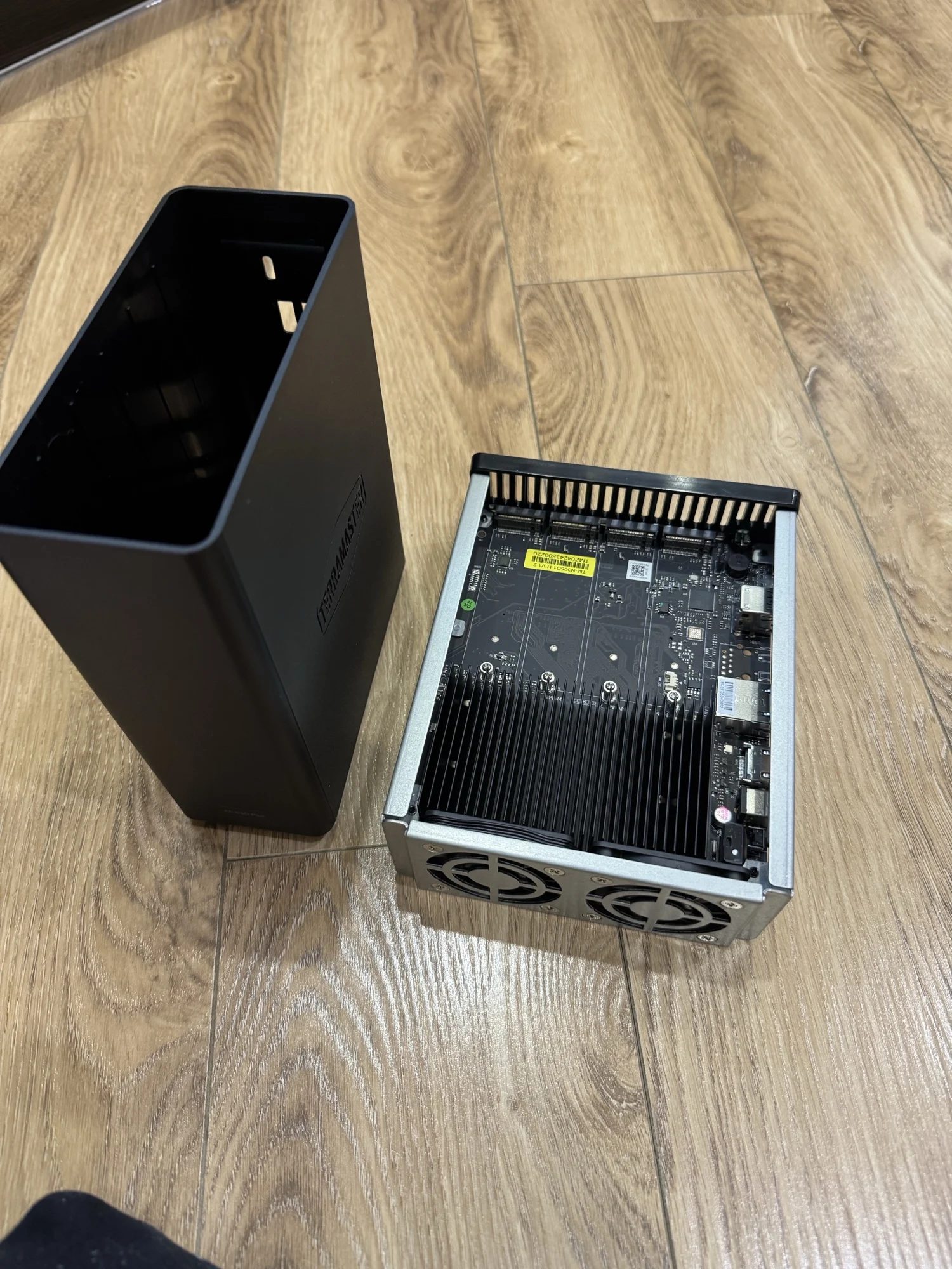 TERRAMASTER F8 SSD Plus NAS - 8Bay All SSD Core i3 8-Core 8-Thread