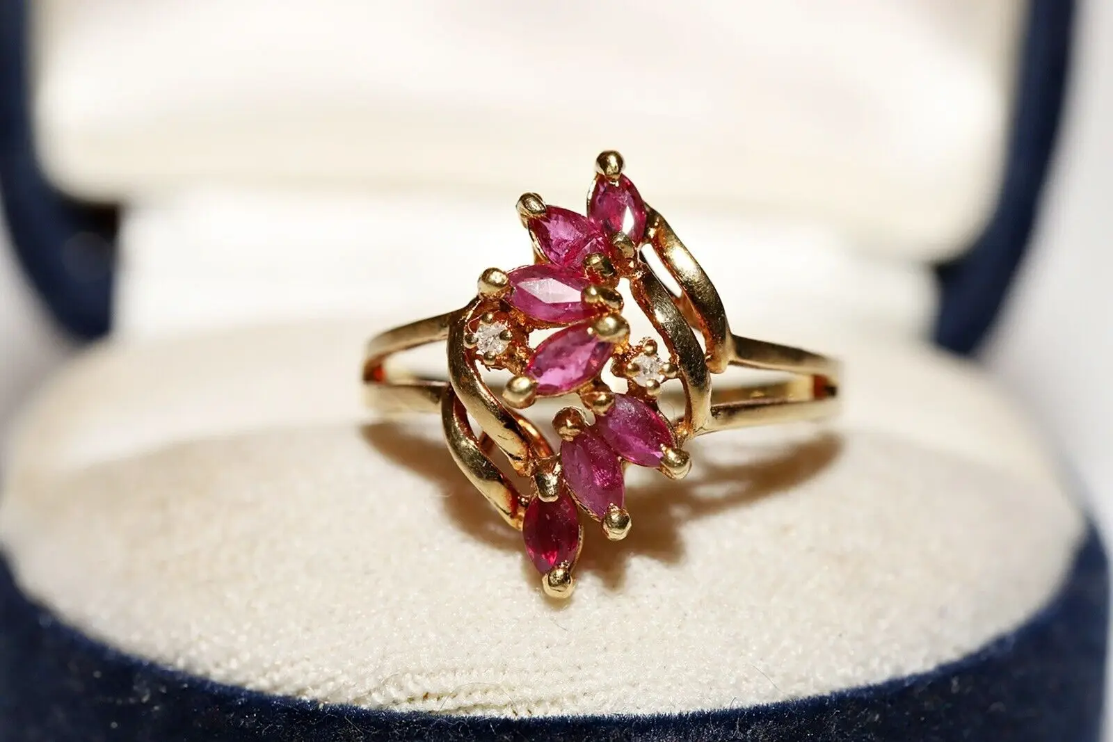 

VINTAGE ORIGINAL 1980S 18K GOLD NATURAL RUBY AND DIAMOND DECORATED RING