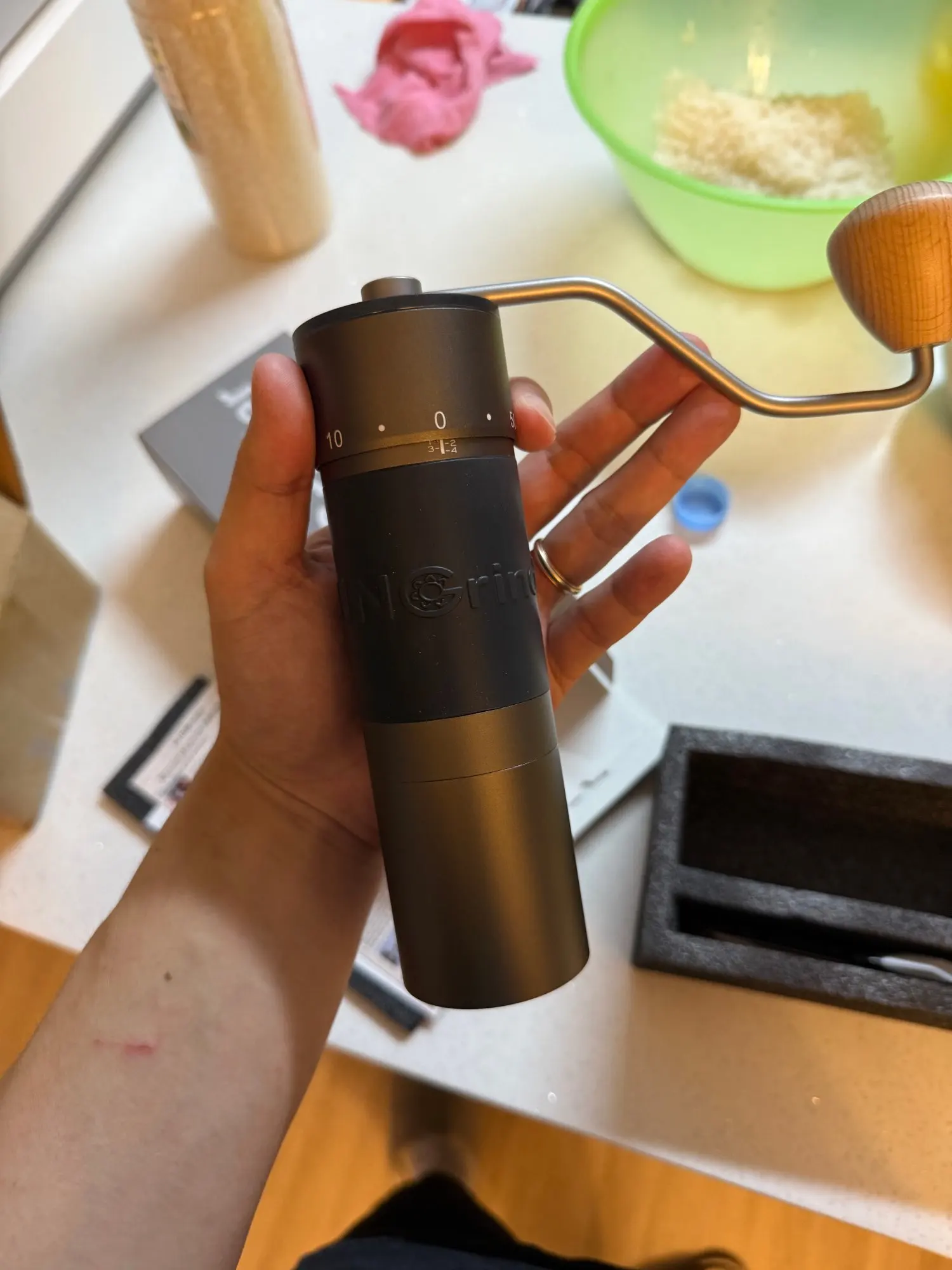 Kingrinder K4 /K6 manual coffee grinder portable mill 420stainless steel 48mm stainless steel Titanium plating burr photo review