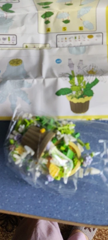 1PC Mini Succulent Flower Pot Building Blocks Simulation Flower Assembling Brick Model Kids Toys photo review