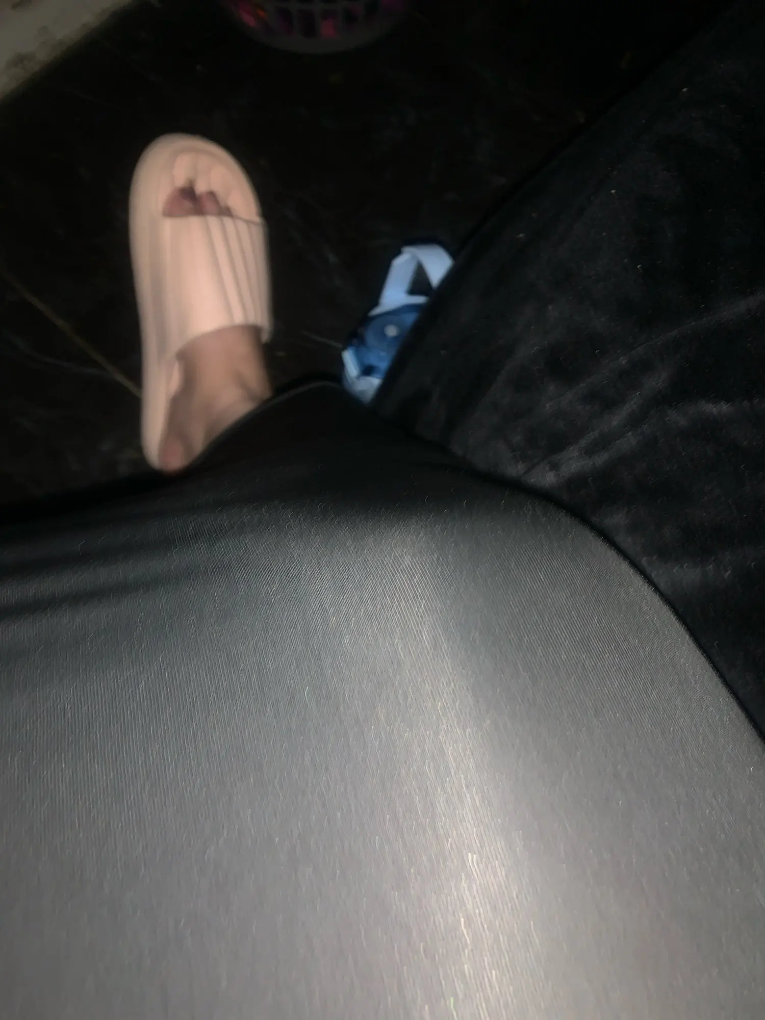 Ultra-soft EVA slide slippers designed for all-day comfort with a non-slip sole. Lightweight, washable, and perfect for indoor or outdoor use. photo review