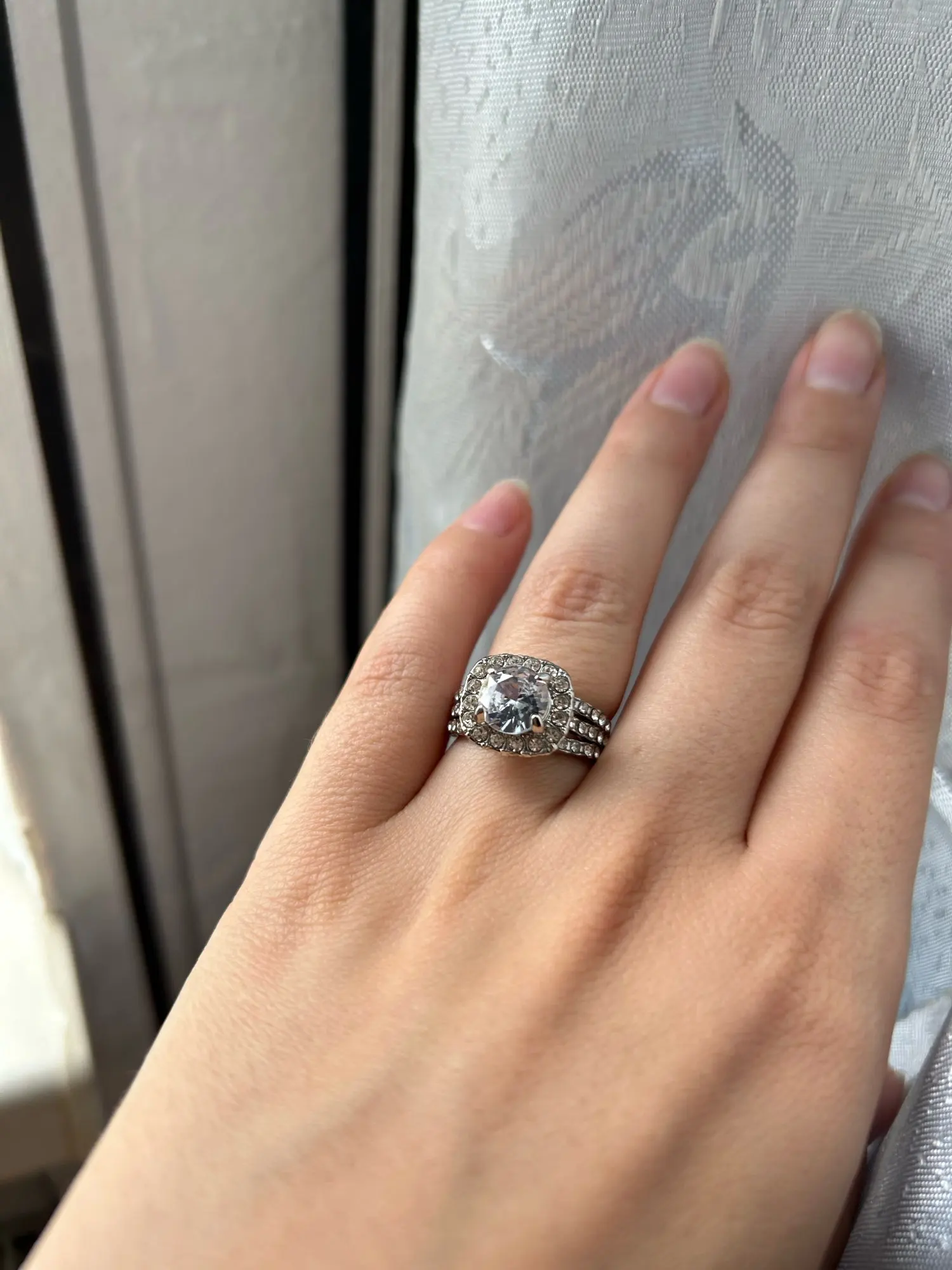 2024 New Arrival Luxury Silver Color Eternity Band Ring for Women Anniversary Gift Jewelry Wholesale R8444 photo review