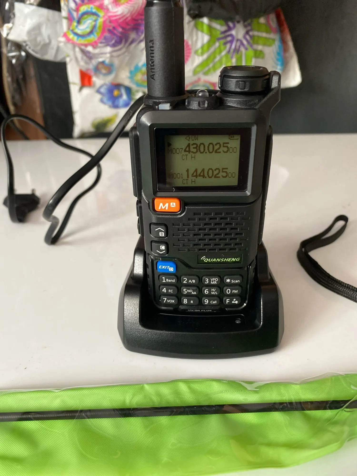 Quansheng UV-5R Plus Безжична Преносима Двупосочна Радиостанция VHF станция photo review