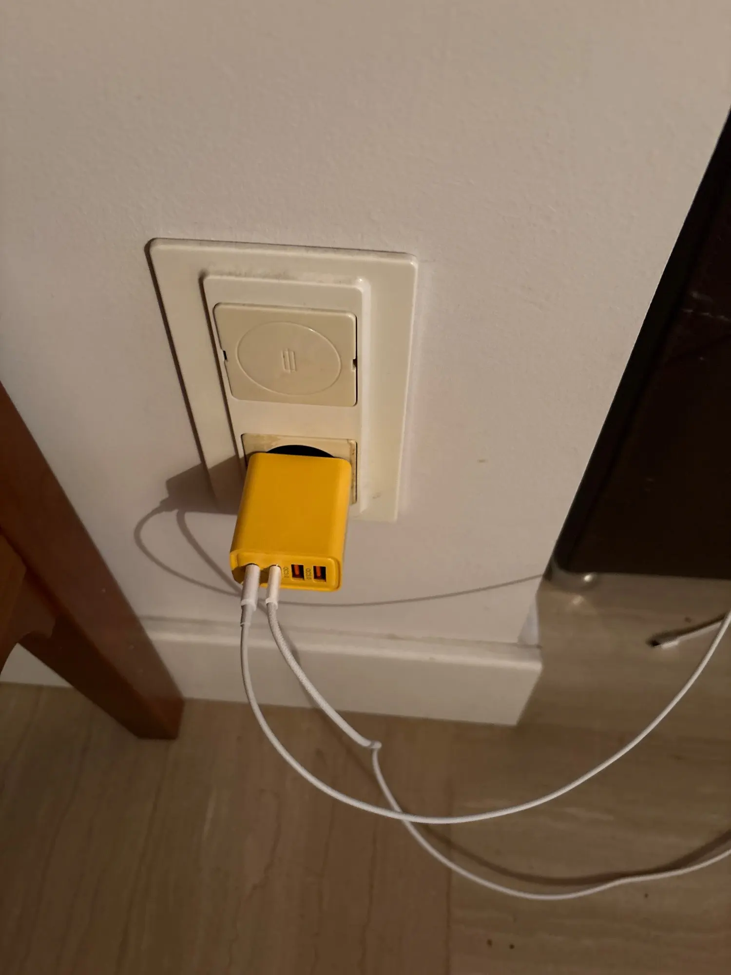 4 Port USB Charger Total 120W Type C Fast Charge Mobile Phone Adapter Quick Charge Wall Charger photo review