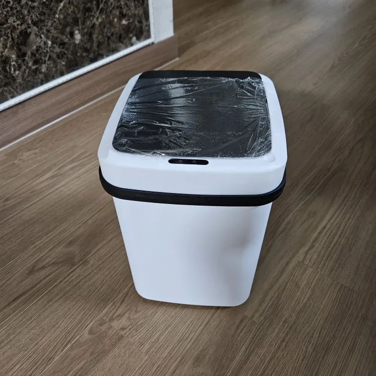 Touch & Toss Smart Bin: 13L Kitchen and Bathroom Trash Can for Effortless Waste Management photo review