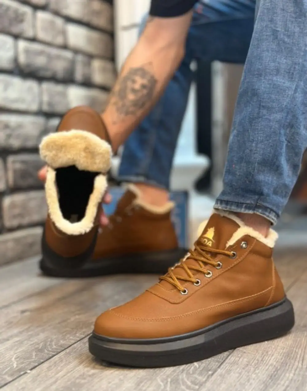 

BA0151 Men's Style Sports Boots with Fur Inside and Laces