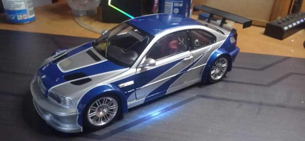 Em estoque DCM fundido escala 1:18 BMW M3 GTR E46 precisa de