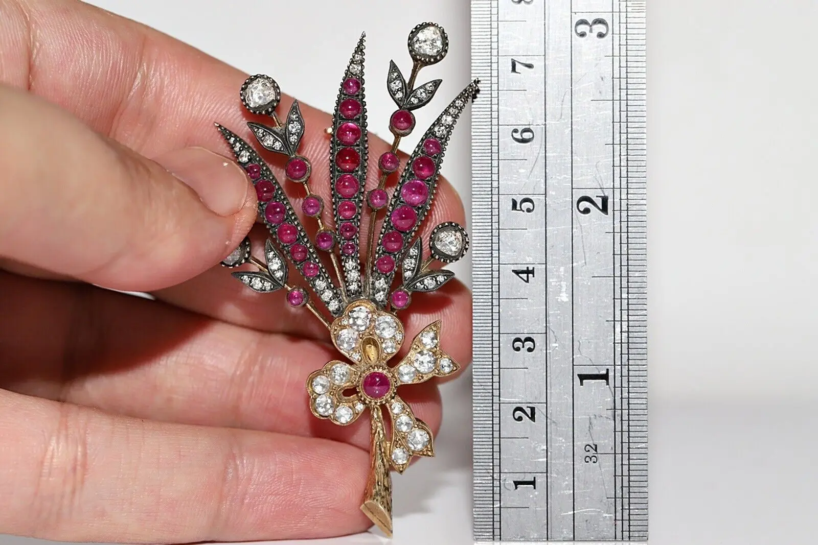 Рисунок 3 - Винтажная оригинальная брошь из