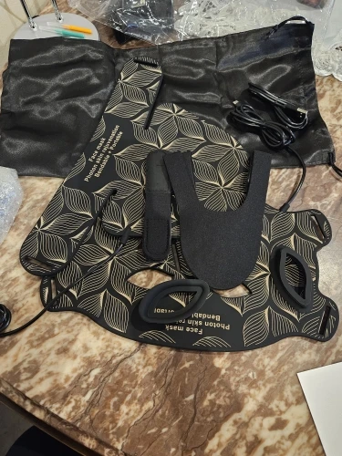 GlowSkin 8-in-1 LED Gesichts- & Halsmaske – Anti-Aging & Hautpflege Revolution photo review