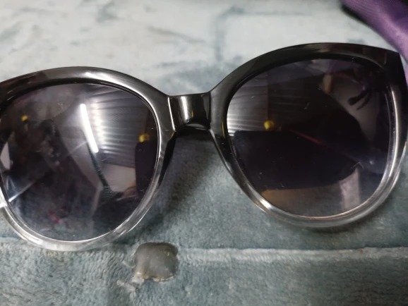 Trendy and Fashionable Cat Eye Large Frame Gradient Sunglasses for Men and Women photo review