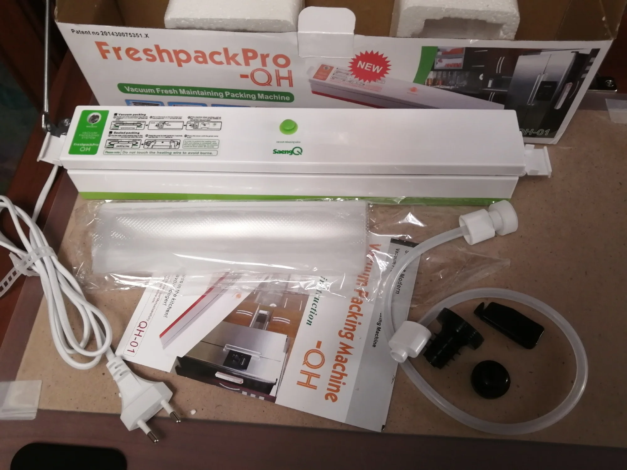 Electric Vacuum Sealer - Keep Your Food Fresh with 15 Saver Bags photo review