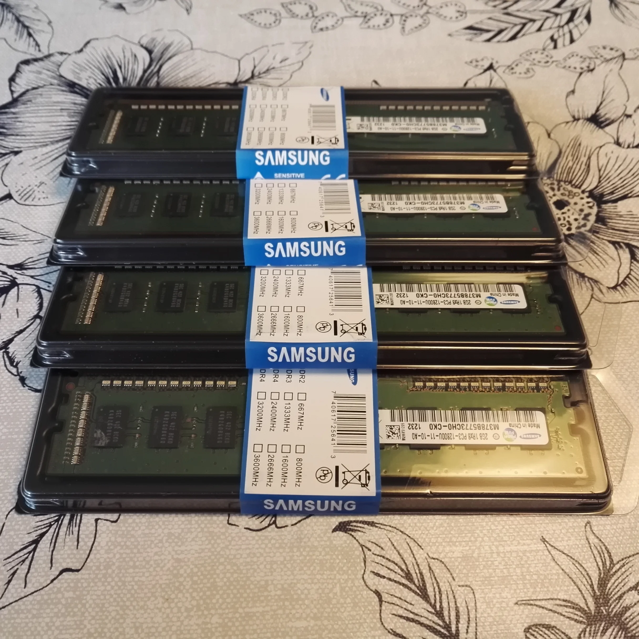 SAMSUNG DDR3 RAM 8GB 4GB 2GB 1600MHz Desktop Memory PC3-12800U DIMM 240Pins 1.5V Memoria RAM DDR3 photo review