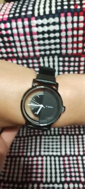 Sleek Hollow Design Quartz Watch photo review