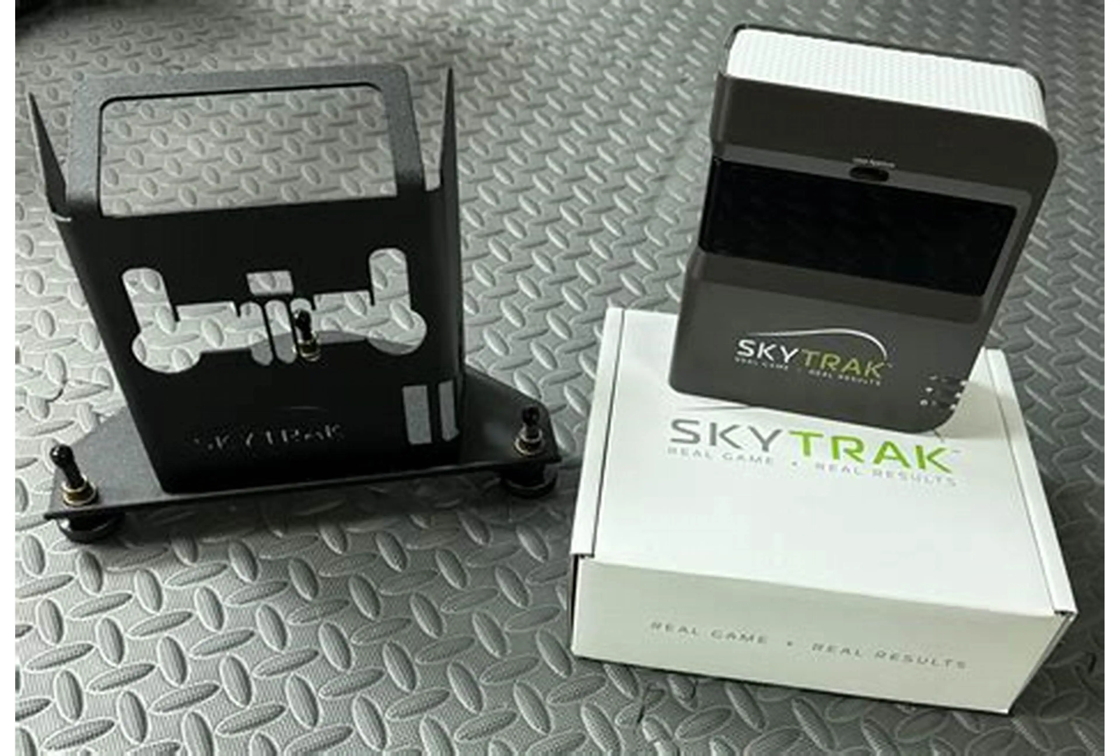SkyTrak Golf Simulator Launch Monitor with Official FMJ Metal Protective Case
