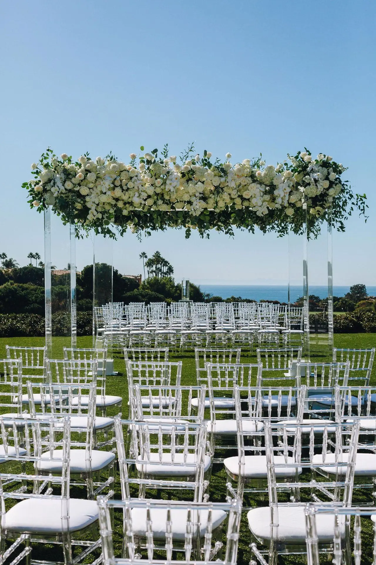 Description Picture 3 of item4 Pcs or 100pcs Transparent Detachable Wedding Resin CHIAVARI  Chair Chiavari for Outdoor Moment Party Gathering in Hotel House
