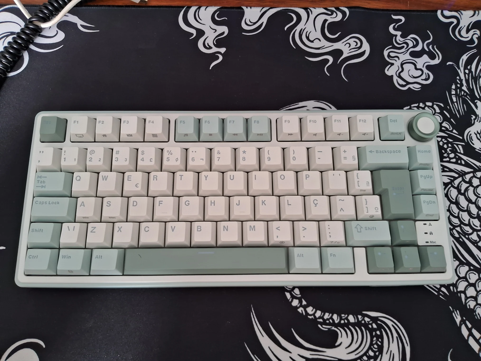 Teclado gamer Rk 75 photo review