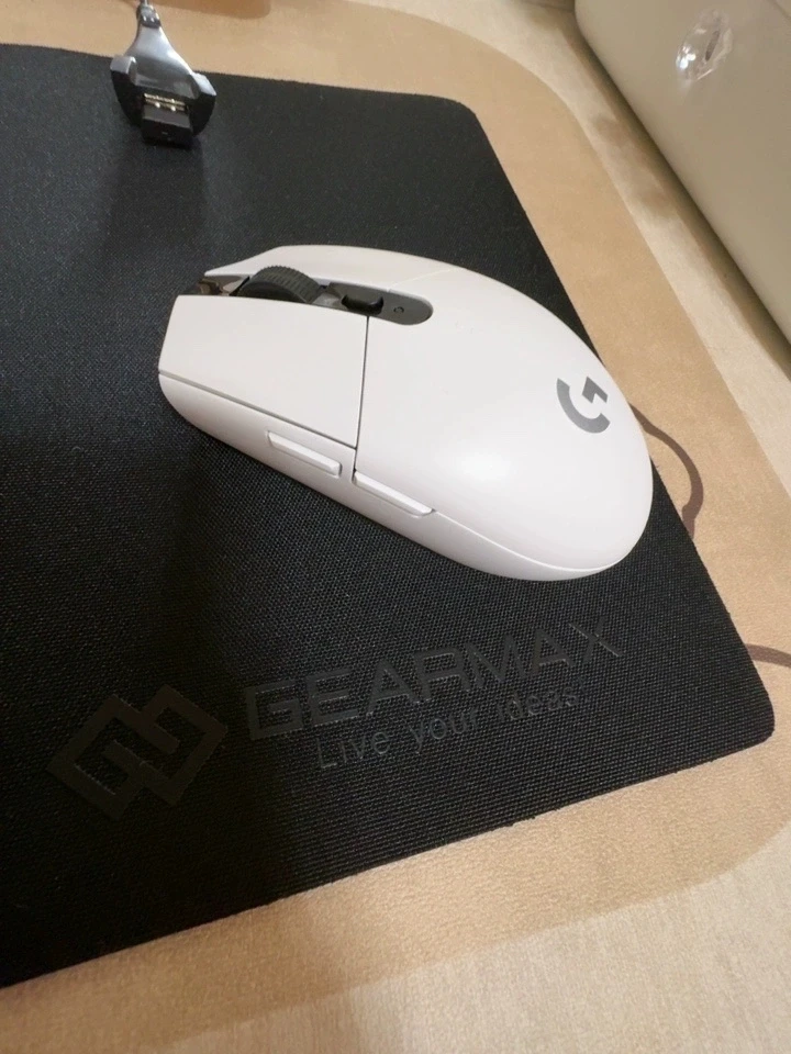 Logitech G304 Lightspeed Wireless Mouse 12K DPI 6 Buttons photo review