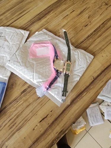 2024 Women's PU Leather Thin Strap Quartz Watch photo review