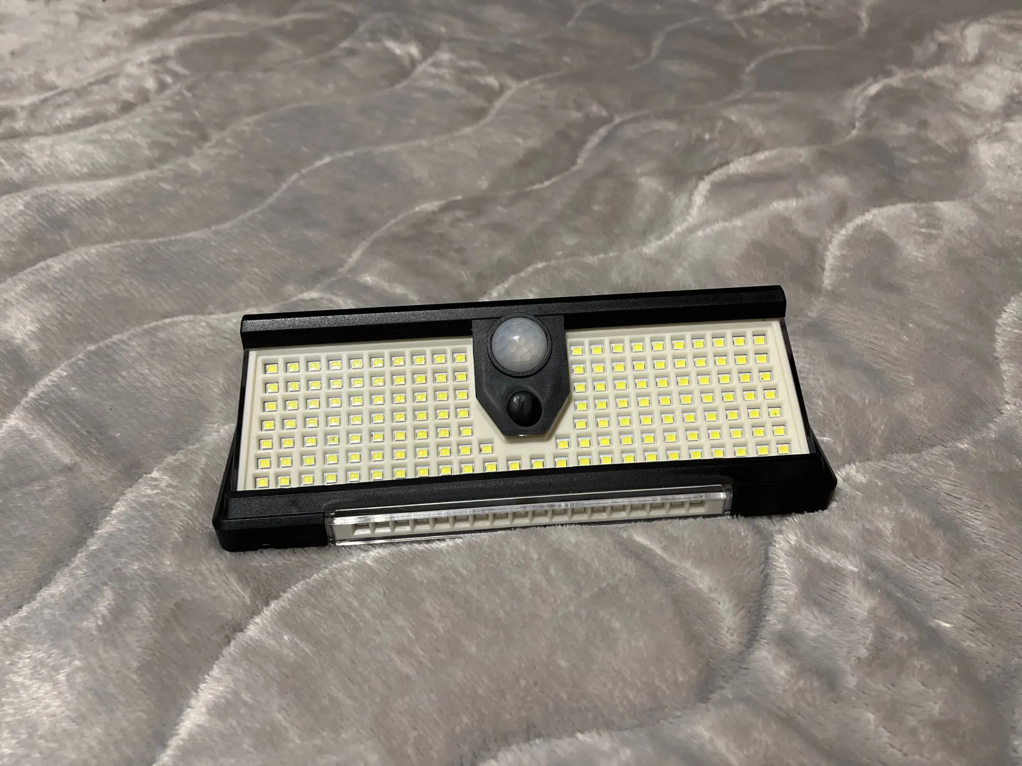 190led Solar Led Light Outdoor Garden Decoration Wall Lamp With 4 Mode IP65 Waterproof Solar Motion Sensor Light For Yard Door photo review