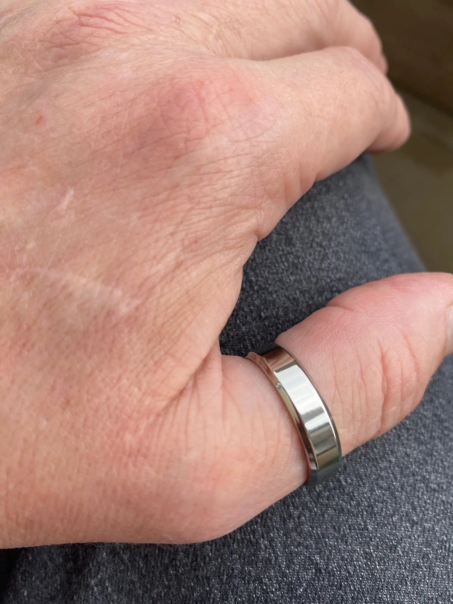 6MM Titanstål Svart Guld Fingerringar Set För män Silverpläterad Ring För Kvinnor Smycken i rostfritt stål Kvinnlig vigselring photo review