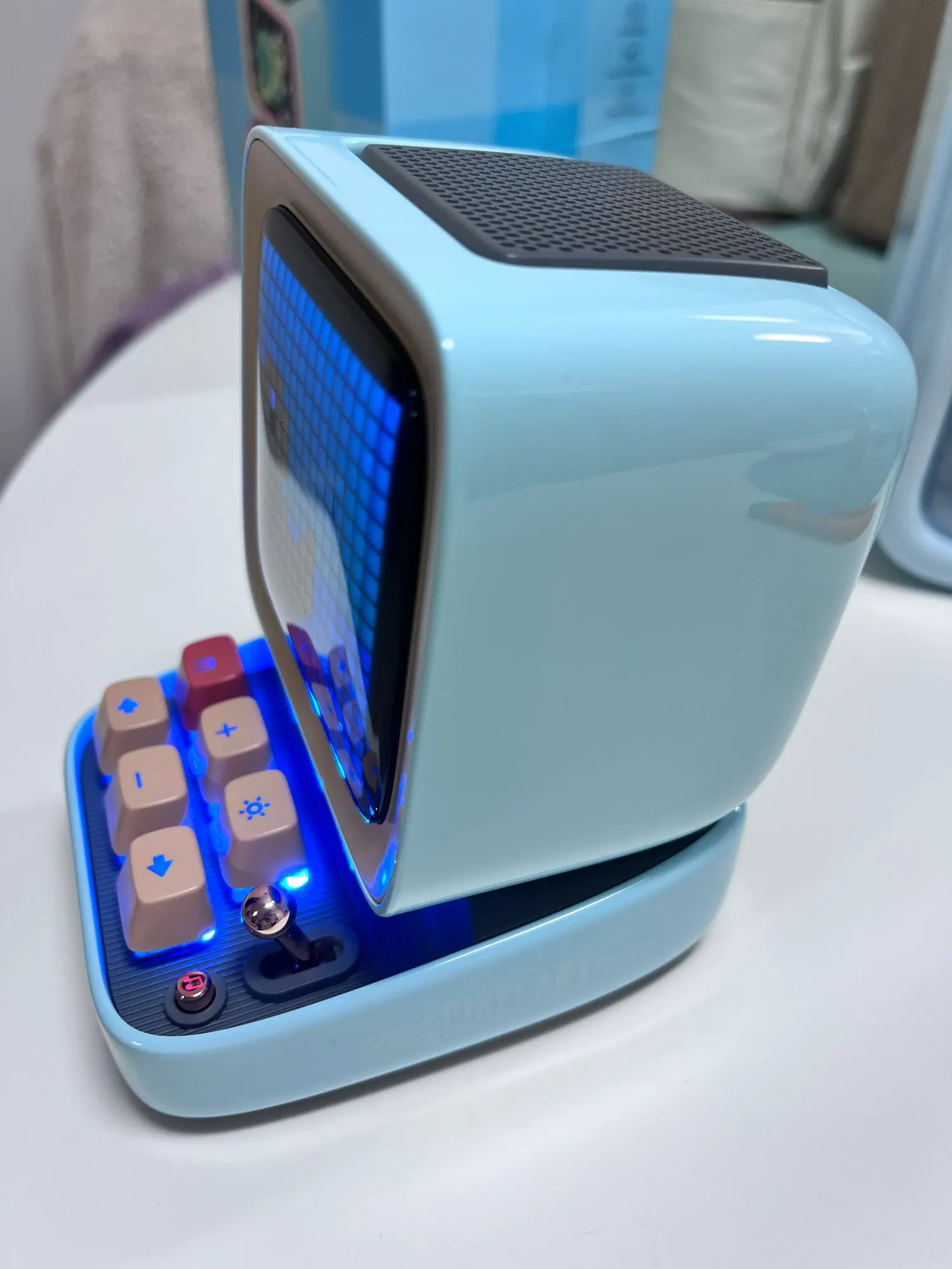 Divoom Ditoo-plus ポータブルBluetoothスピーカー3.55インチLED