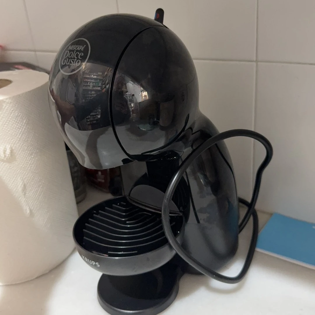 Cafetera Dolce Gusto KRUPS Piccolo XS NEGRA -ROJO -GRIS （ Colores enviados al azar ）Máquina de café en cápsulas photo review