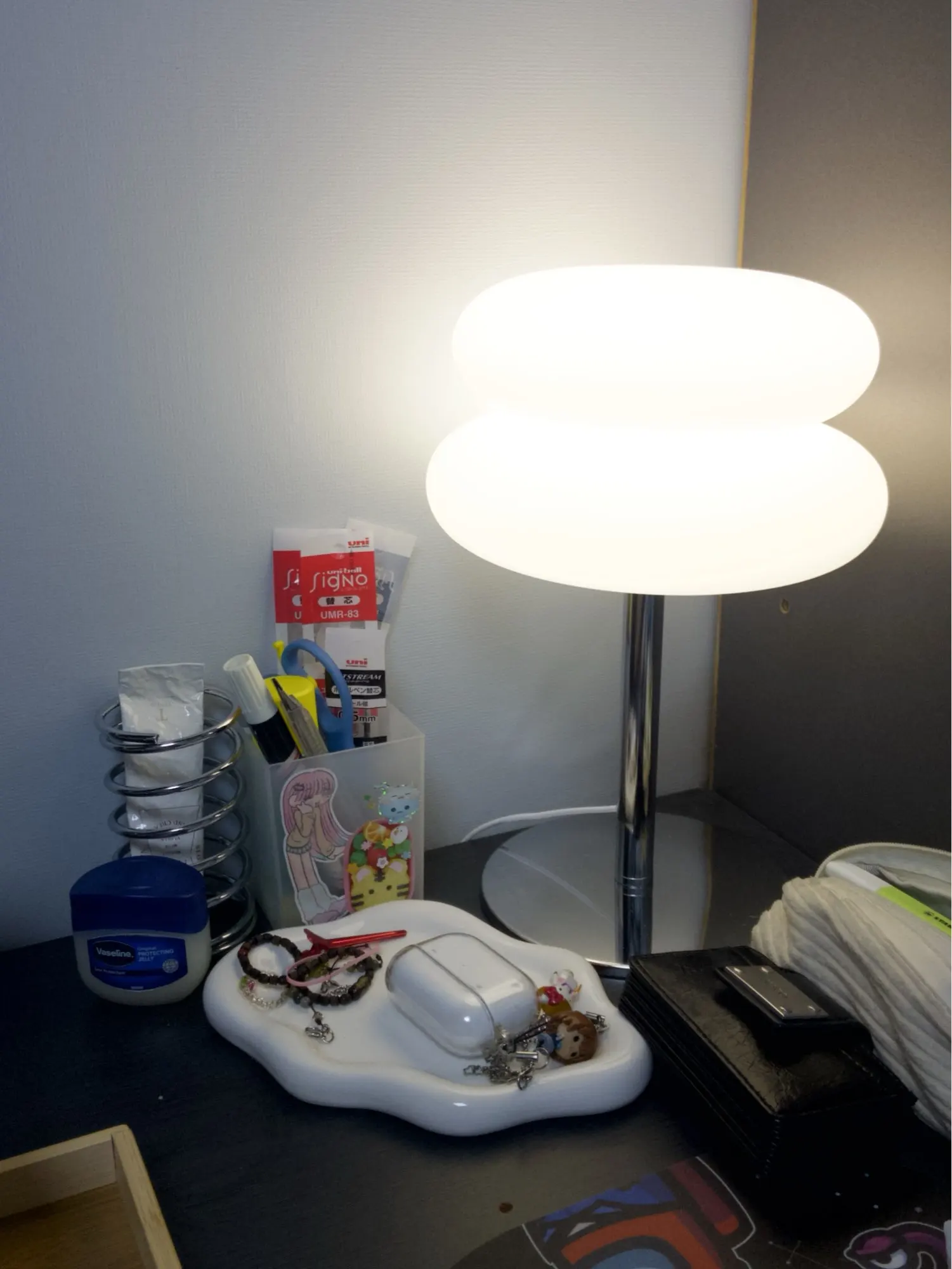 Chic Creamy Style USB Bedside Lamp with Tri Color Dimming photo review