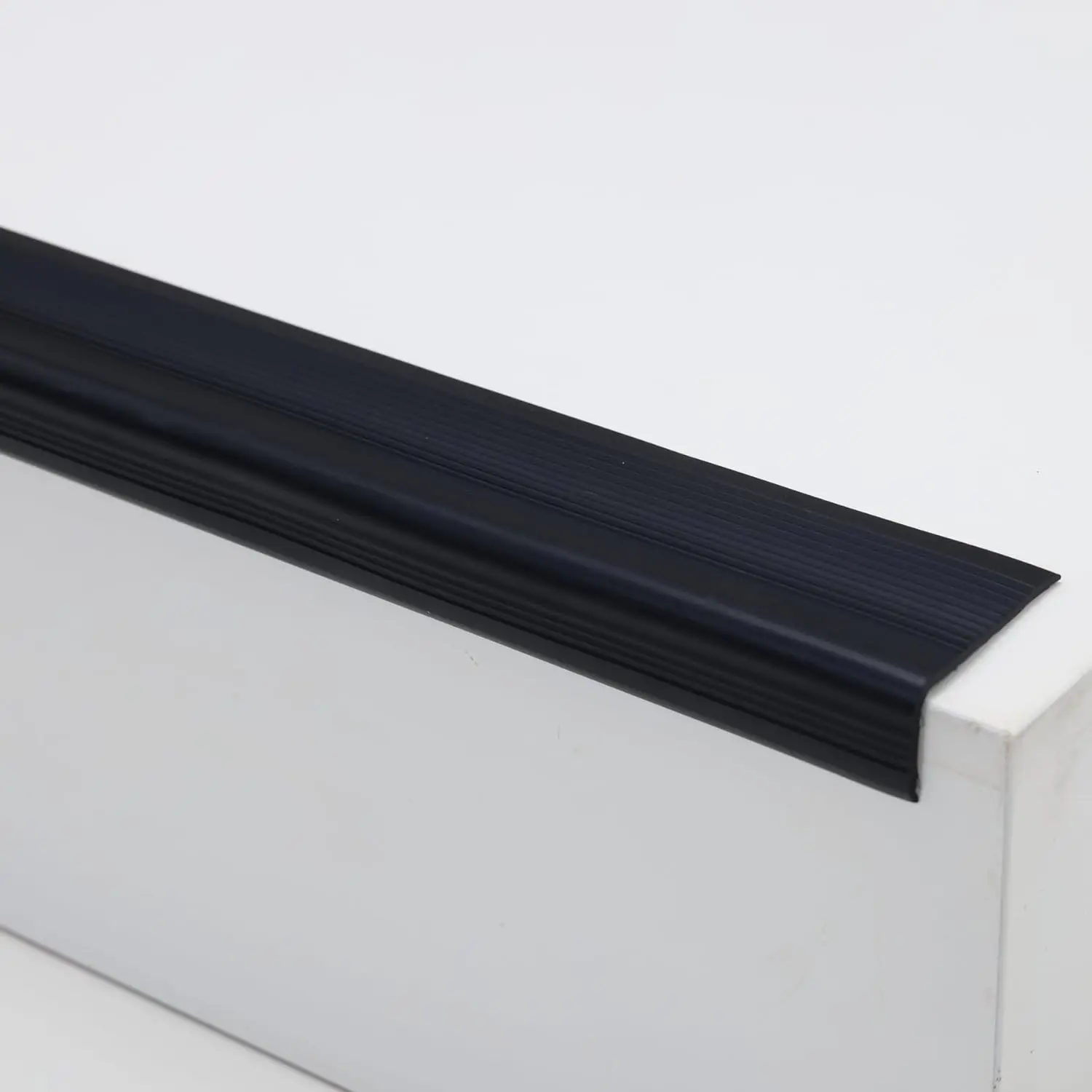 100cm L-shape Self-adhesive Stair Edge Protector Step Anti-skid Tape PVC Wrapped Corner Pressure Edge Strip for Indoor&Outdoor Vinyl Stair Nosing