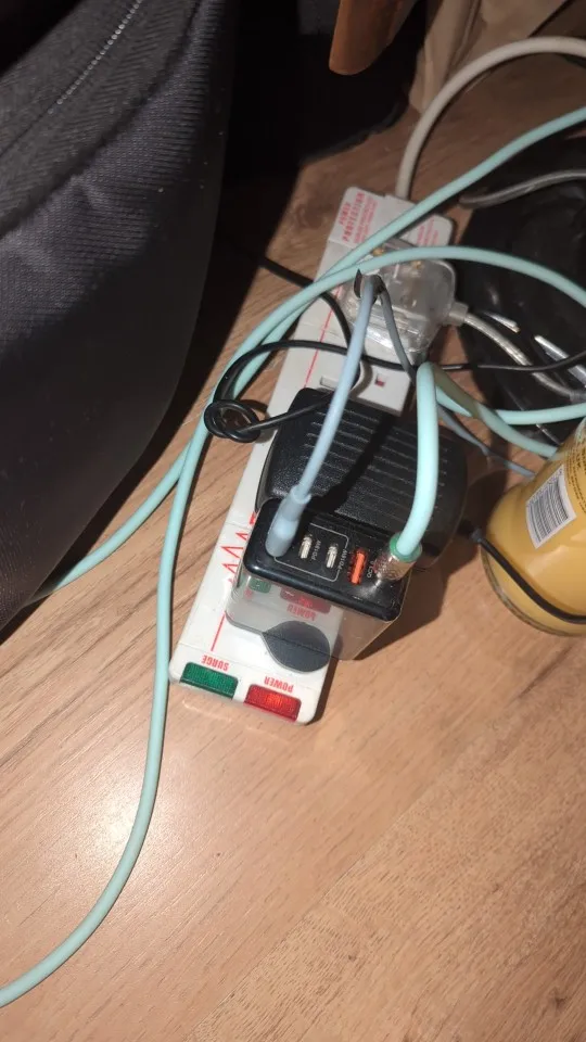 120W Multi Ports USB Charger Fast Charging Type C Mobile Phone Charger photo review