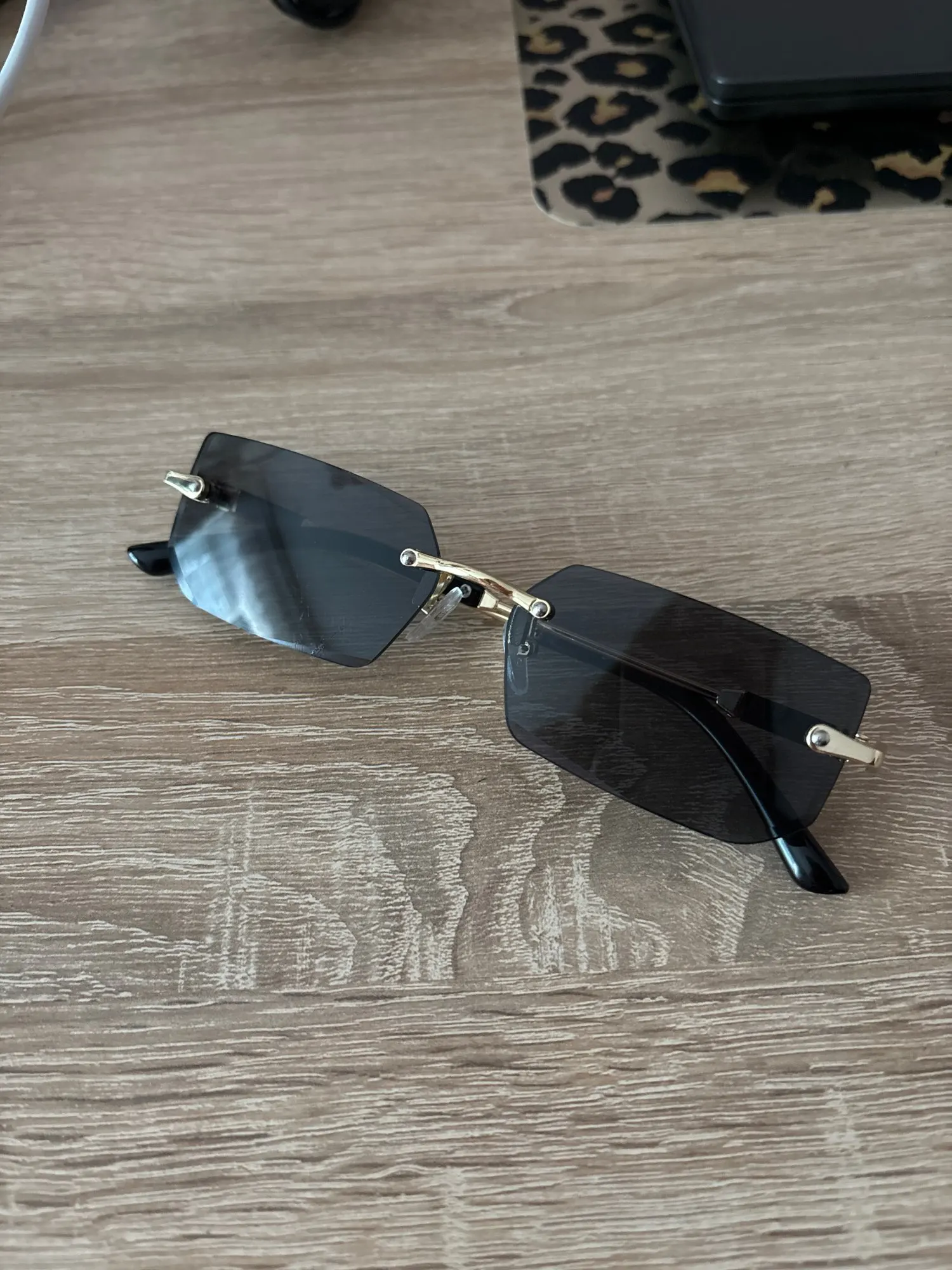 XJiea Rectangular Rimless Sunglasses,Fashion Men Outdoor Sun Glasses,Summer Women Decorative Eyewear,Shopping, Drive to Wear photo review