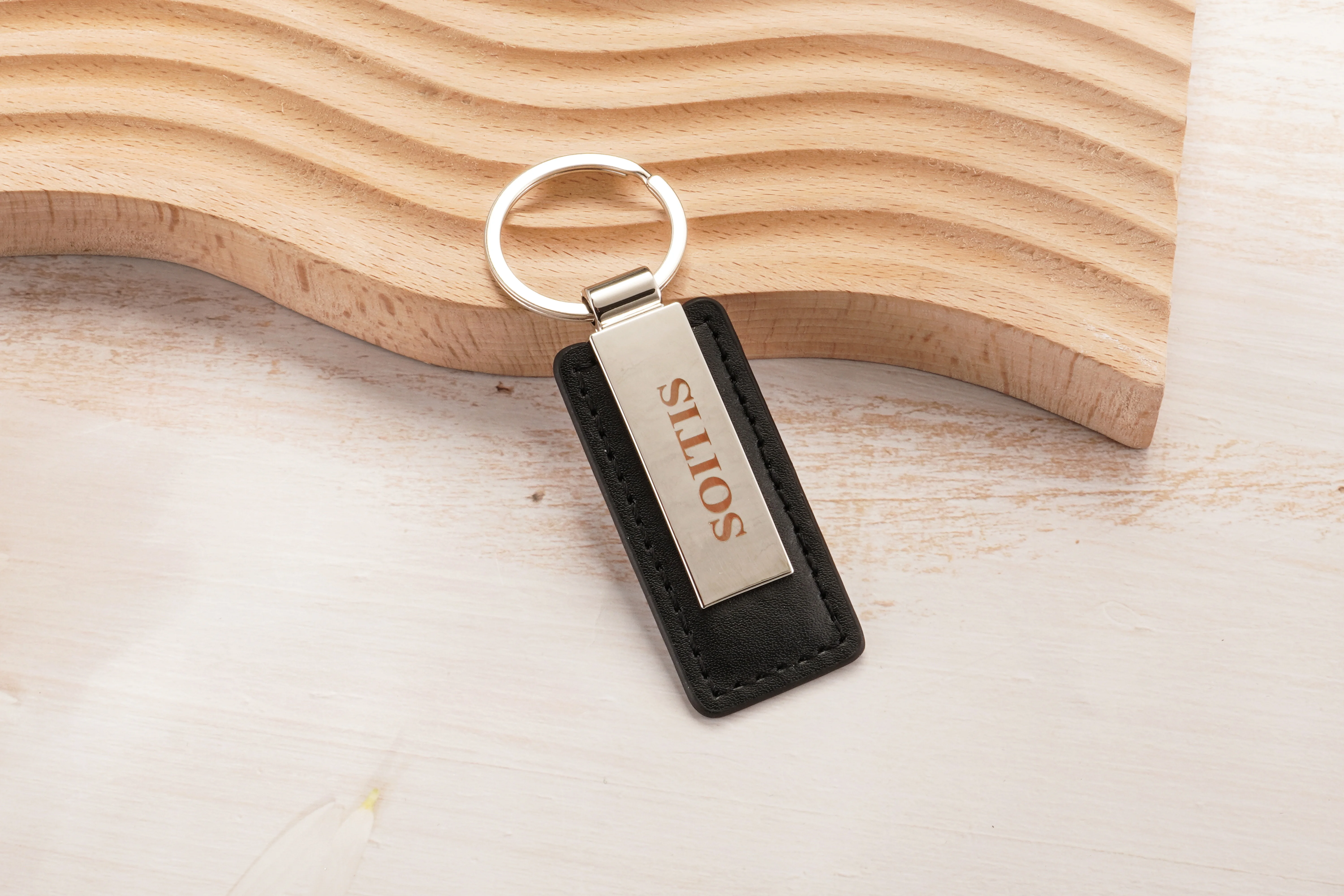 

SOITIS Men's Keyrings & Keychains Leather Keychain for Car