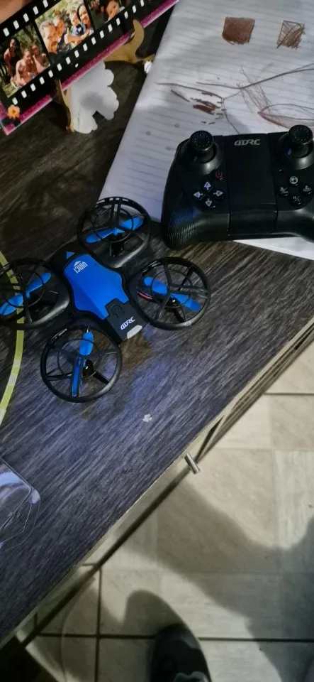 V8 New Mini Drone 4k profession HD 1080P Wide Angle Camera WiFi FPV RC Dron Height Keep Drones Helicopter Kids Toys 4DRC photo review