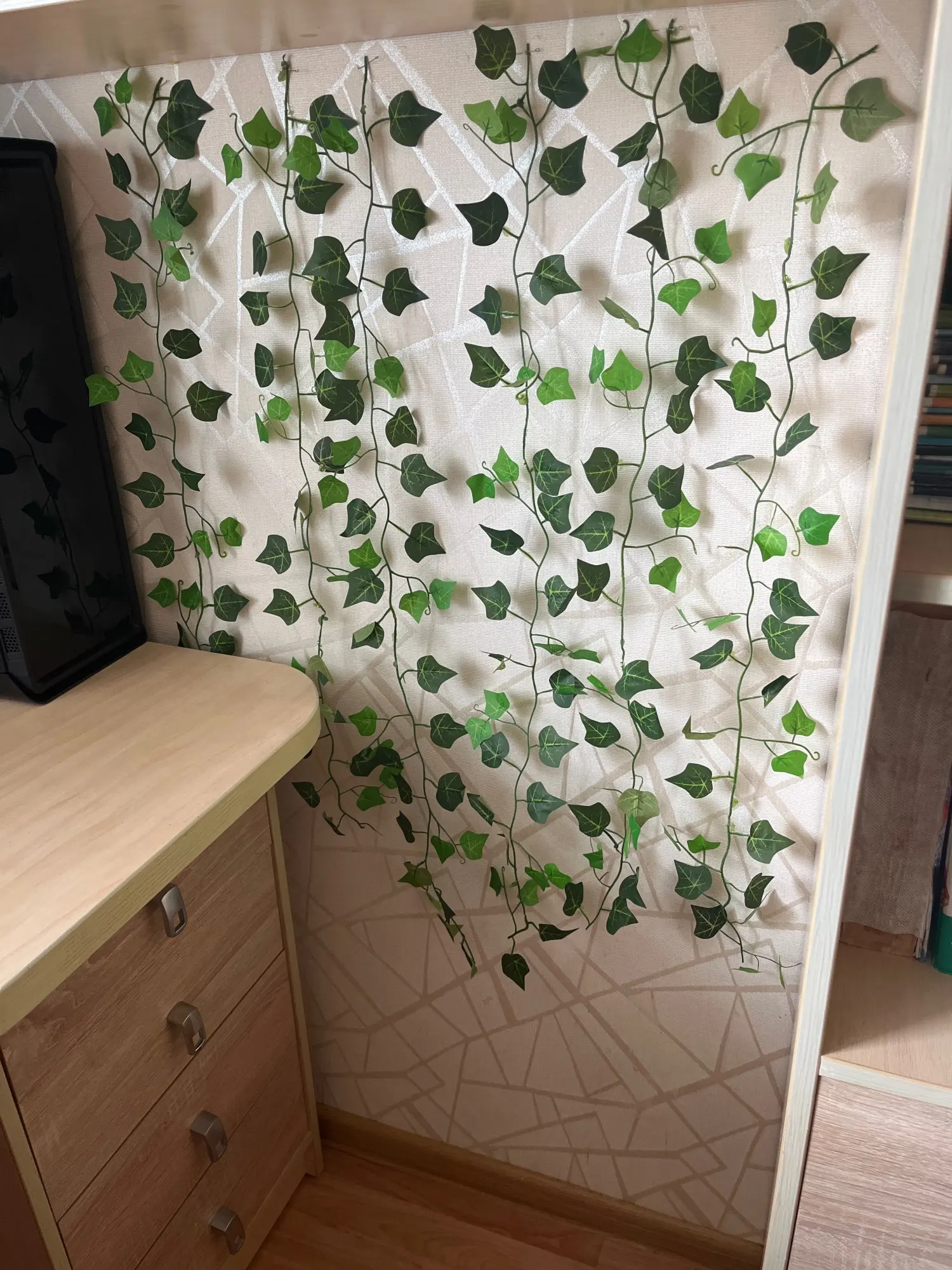 Artificial Ivy Leaf Garland - 2.4M Silk Vine for Home Decor photo review