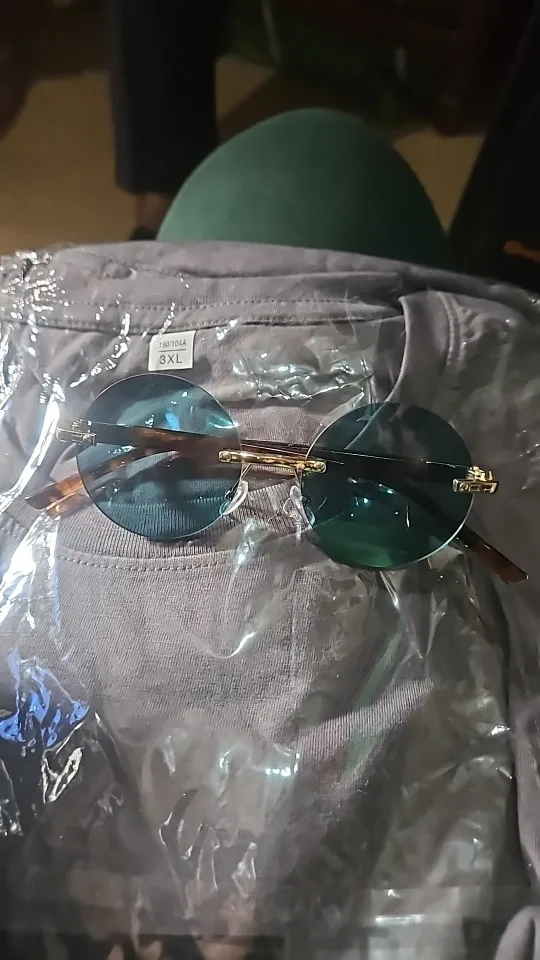 Stylish Leopard Round Sunglasses - Women's Retro Black Shades photo review