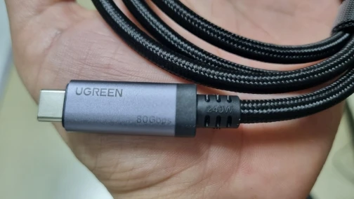 UGREEN PD3.1 240W USB-C Cable USB4 80Gbps 16K Display Type-C Fast Charging Compatible with USB-C Monitors MacBook iPad iPhone 17 photo review