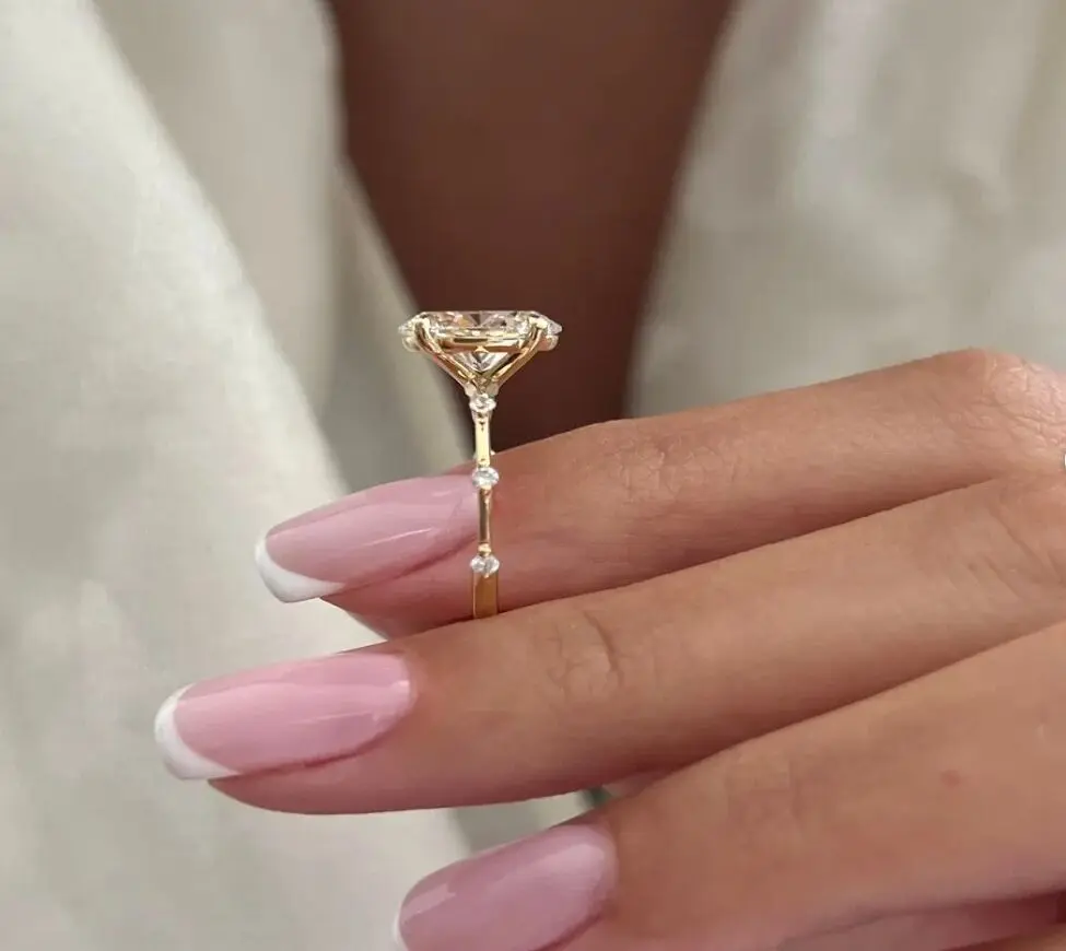 Рисунок 5 - Обручальное кольцо с овальным бриллиантом 2 карата