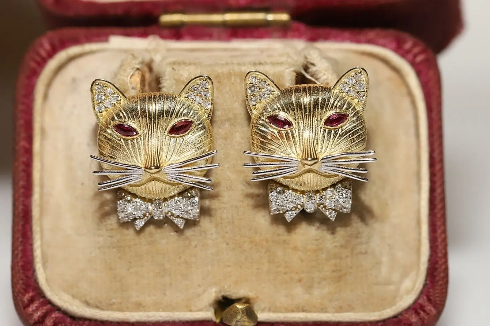 

18K GOLD NEW MADE NATURAL DIAMOND AND RUBY DECORATED CAT FACE STYLE EARRING