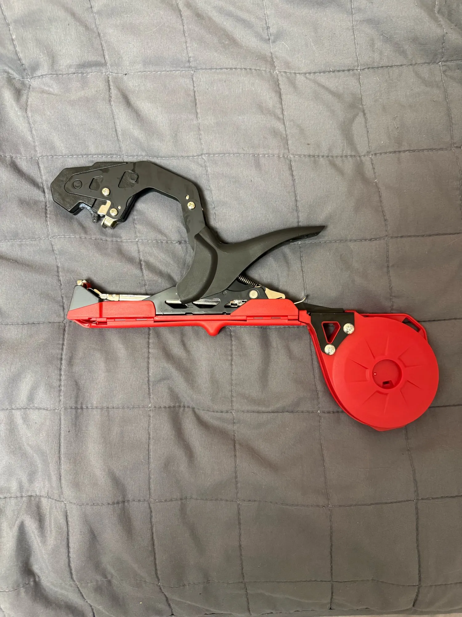 Onnfang Garden Hand Tying Machine Plant Lightweight Garden Tools Plant Tape tool for Vegetables Grapes Tomatoes Cucumbers Garden photo review