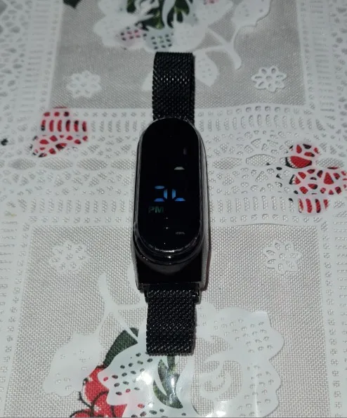 Relógio magnético LED feminino com pulseira, toque impermeável, relógio feminino, relógios digitais de pulso, moda, novo, 2024 photo review