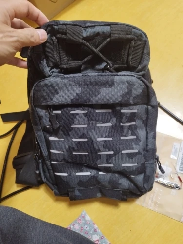 Mittlerer Taktik-Slingbag mit Laser-Cut MOLLE-System photo review