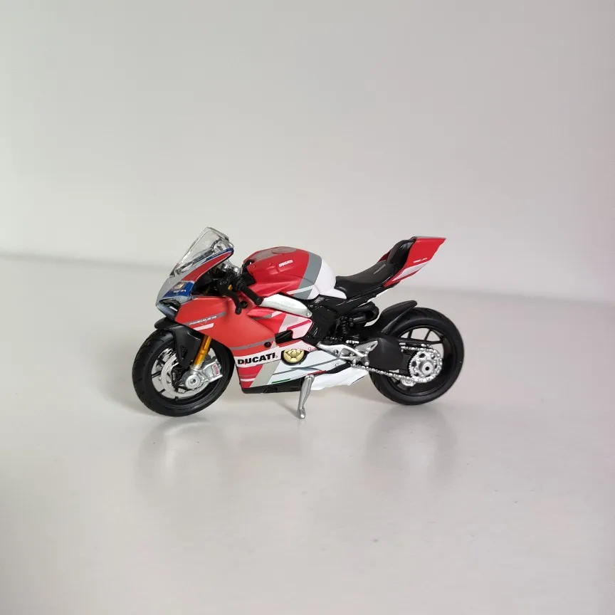 Maisto Ducati Panigale V4 S Corse 1:18 Scale Alloy Motorcycle Diecast Model Collectible Grade Gift Toy photo review