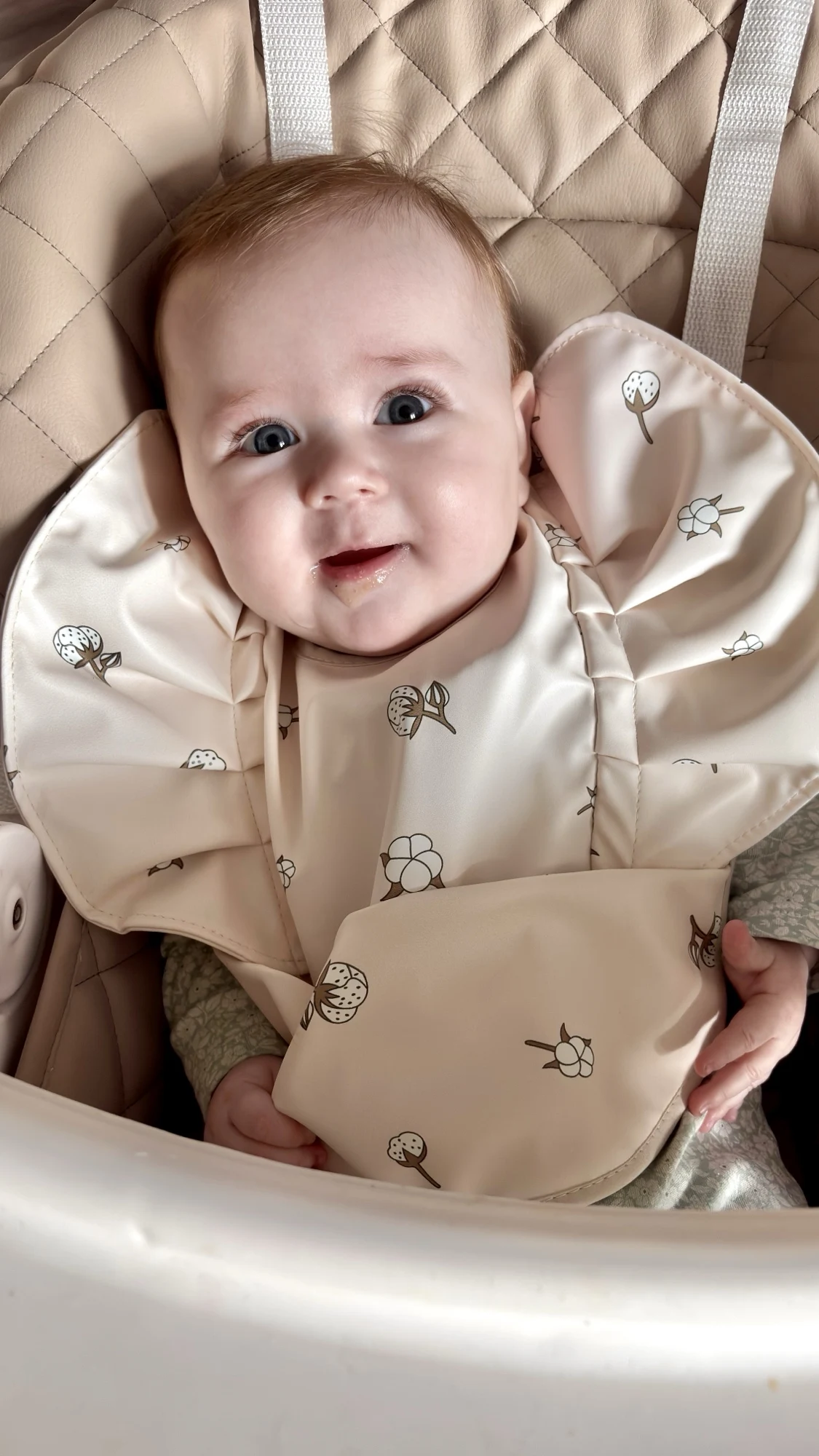 INS Nordic Style Baby Bibs Waterproof Short Sleeve with Pocket Feeding Waterproof Bib photo review