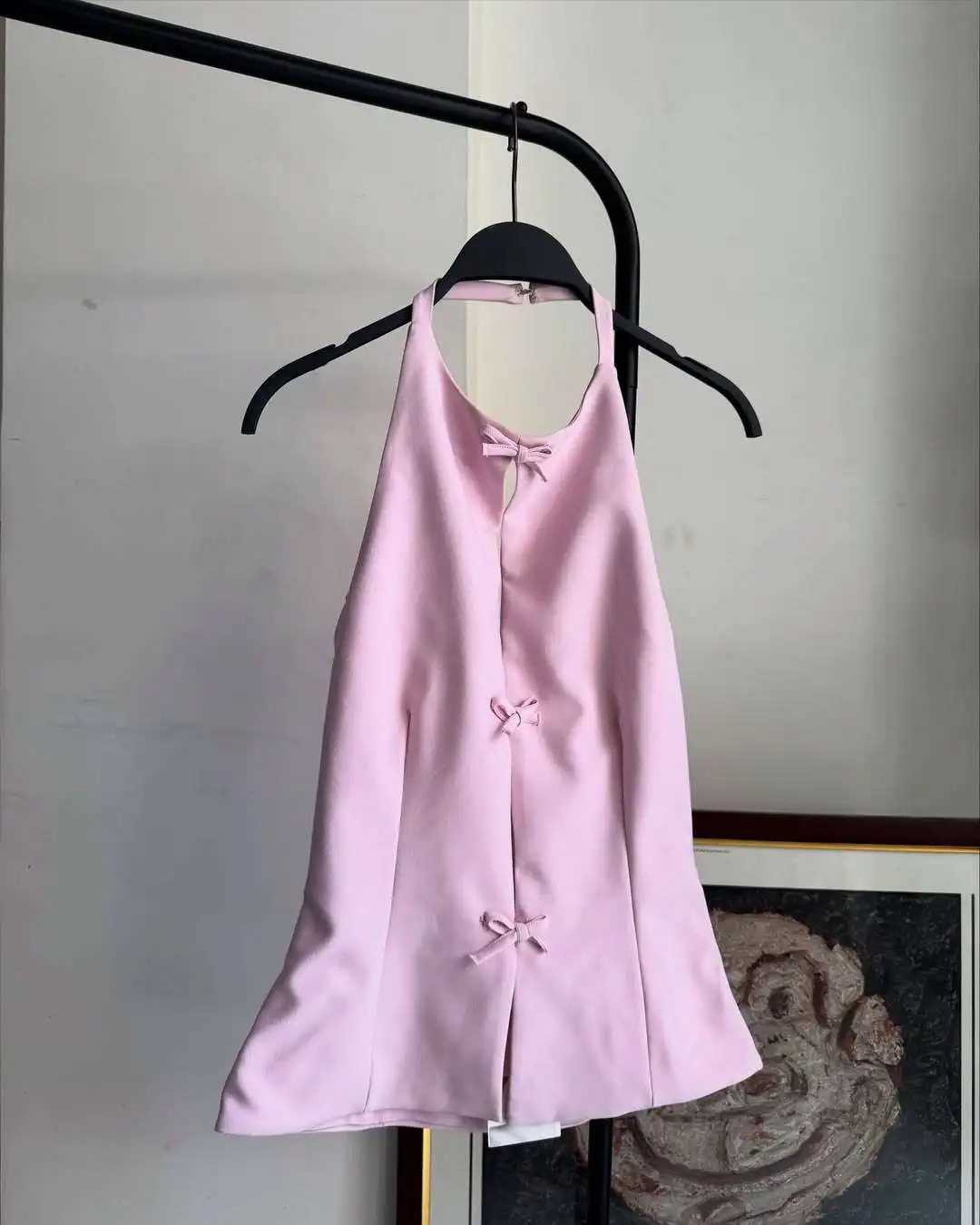 Elegant Bow Backless Halter Tank Top for Modern Women photo review