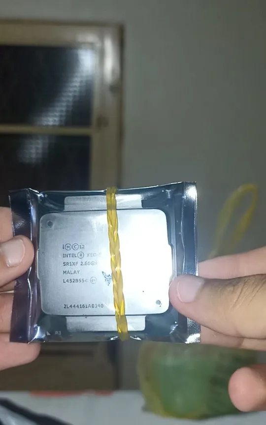 Intel Xeon E5 2697 V3 14-Core 2.6GHz LGA 2011-3 CPU photo review