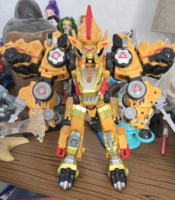 Dino Core Golden Ultimate D-Buster Tyranno Figure 7 In 1 Dinosaur Robot Combiner | UK